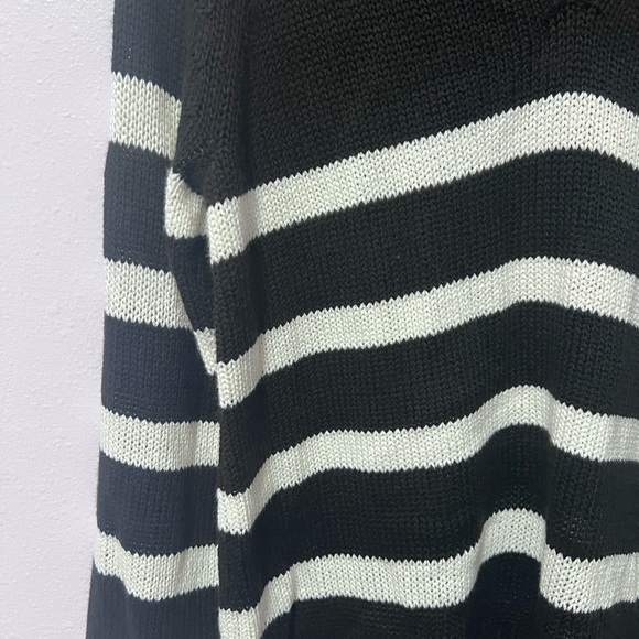 H&M Black and White V-Neck Sweater with Stripes large - Picture 4 of 9